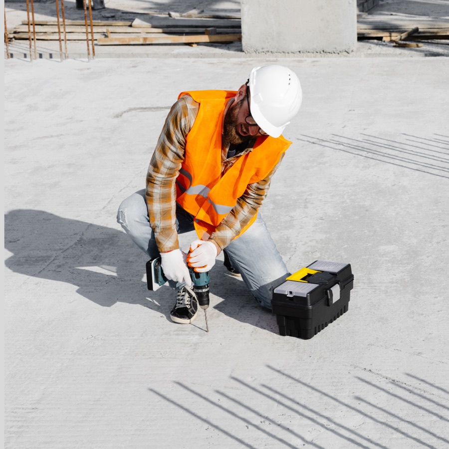 Bodenleger bei der Arbeit